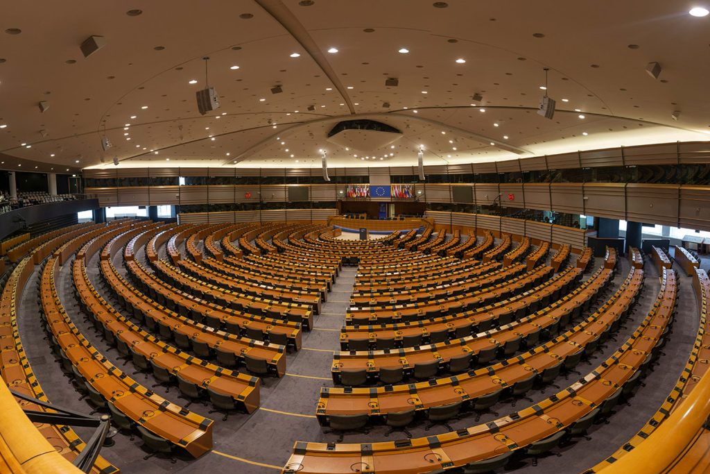 EU Parlament, Plenarsaal: Umweltstrafrecht für Unternehmen EU-richtlinie